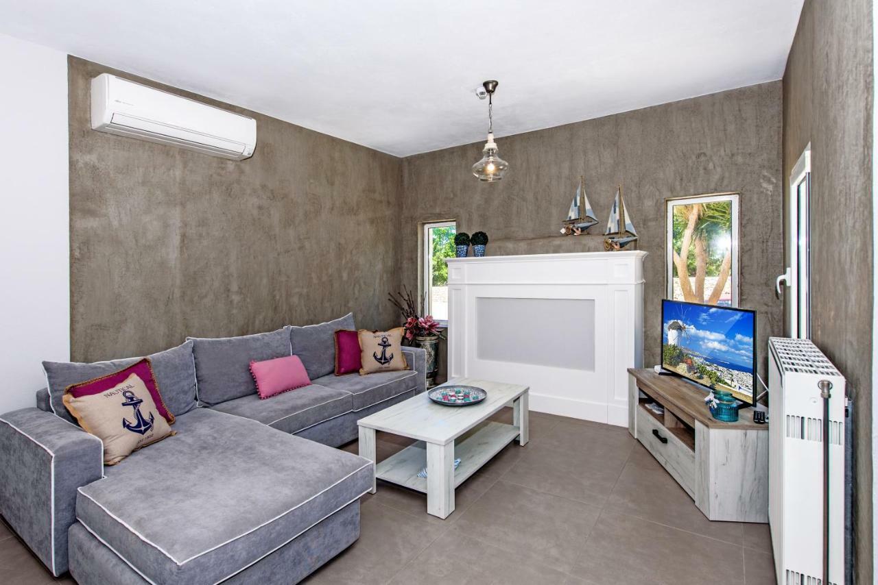 Villa Ellie - Heated Pool, Playground, Garden & Bbq! Vederoi 外观 照片